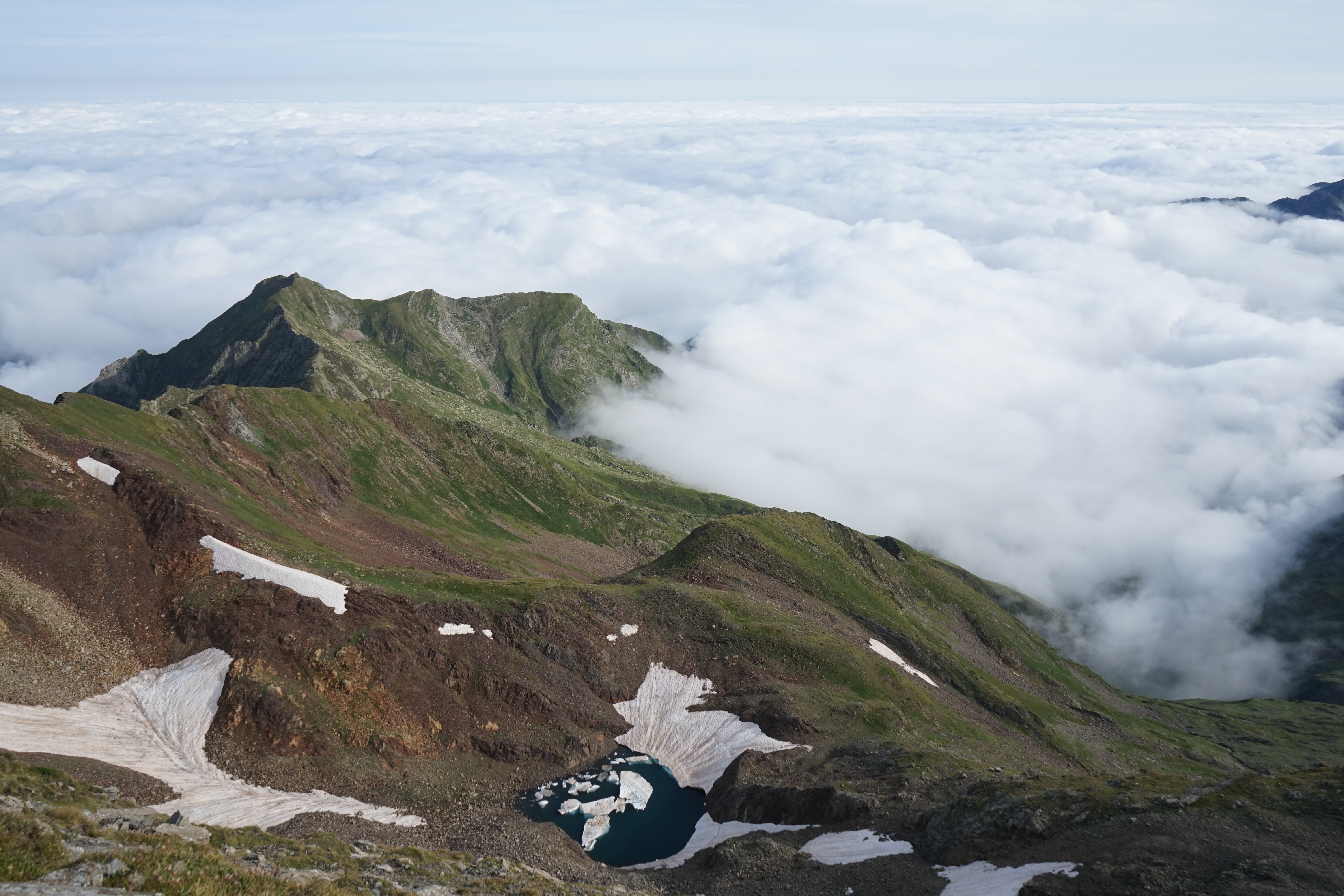 Pic de Barlonguère (2802 m) – Pic de Cornave (2756 m) – Tuc de Pourtillou (2427 m) depuis le pla de la Lau