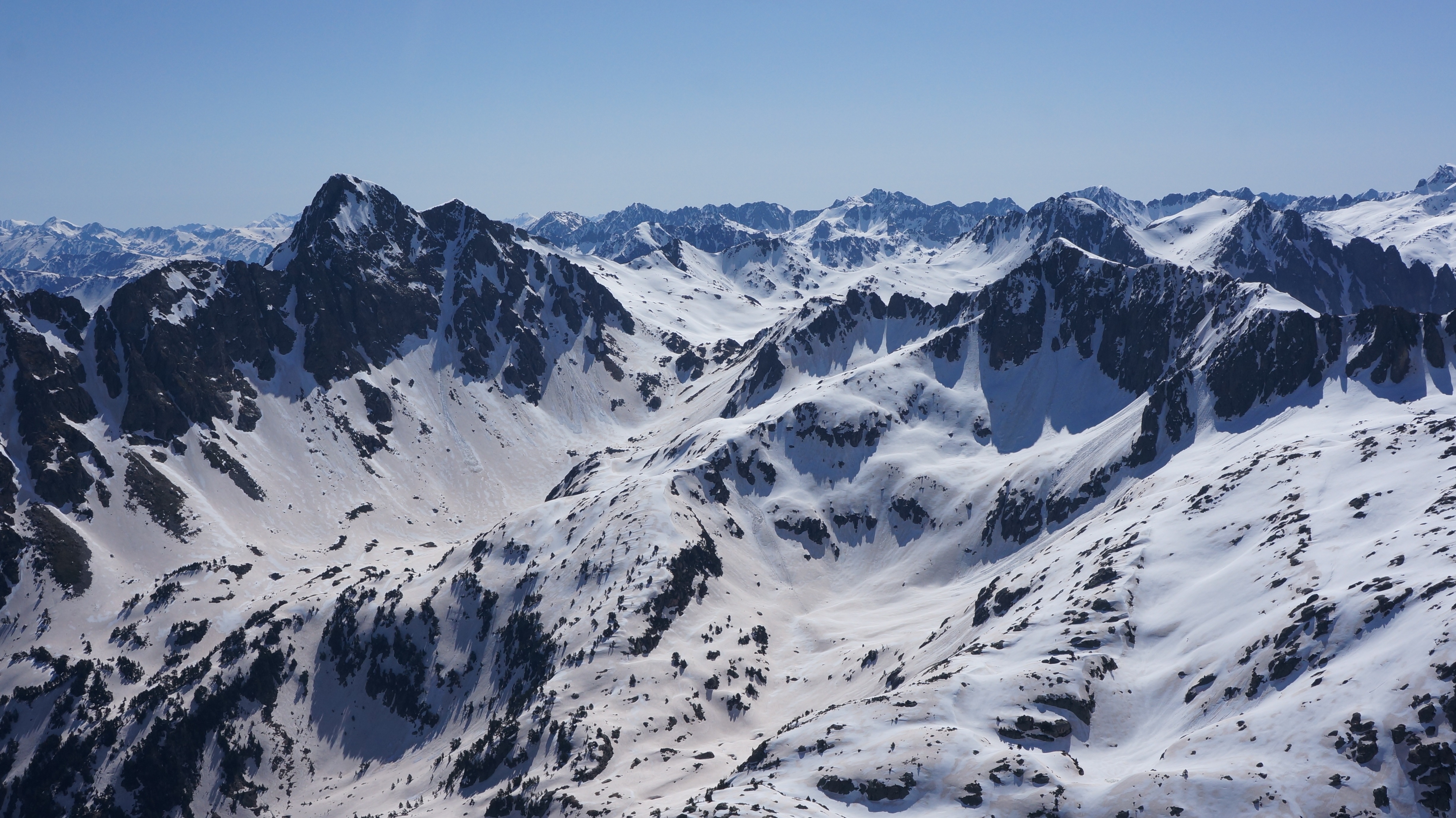 Tossau de Mar (2739 m) par le couloir O depuis le pont de Ressec