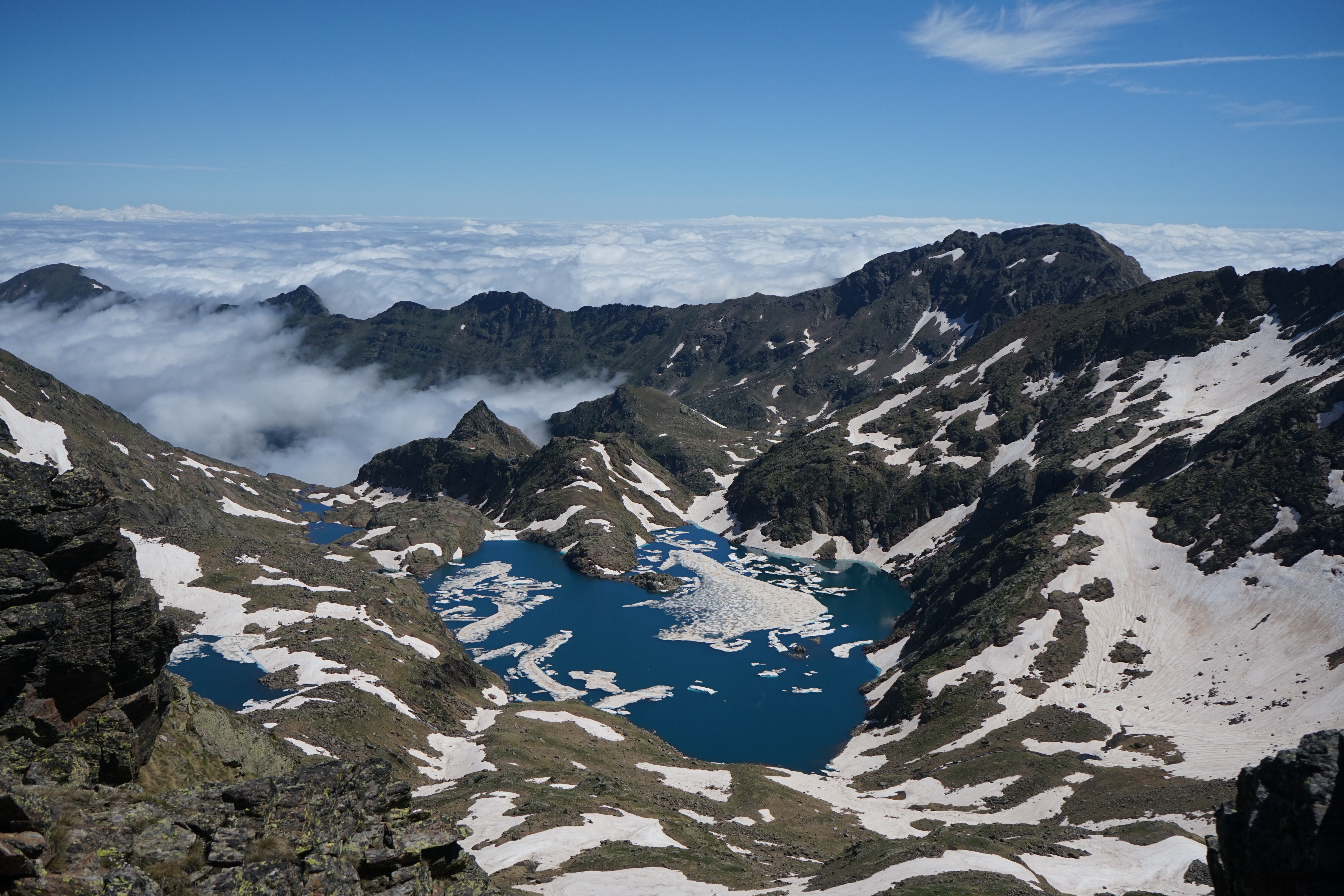 Pic des Langounelles (2818 m) – Pic de Cataperdis (2805 m) – Pic de Cabayrou (2732 m) – Pic de l’Etang Fourcat (2859 m) depuis le barrage de Soulcem