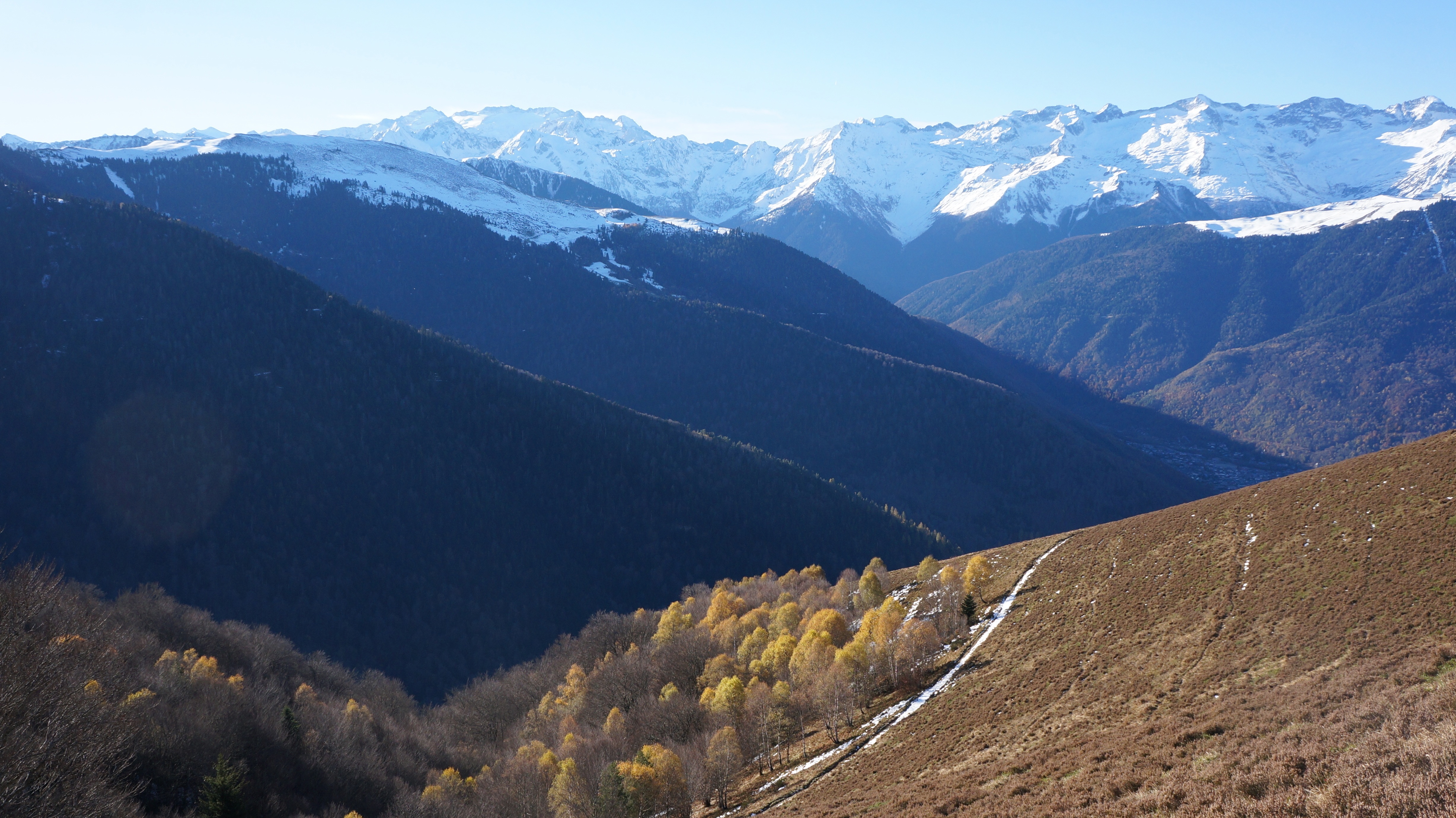 Du plan de Montmajou (2081 m) au tuc de Poujastou (2015 m) depuis le belvédère de Sode