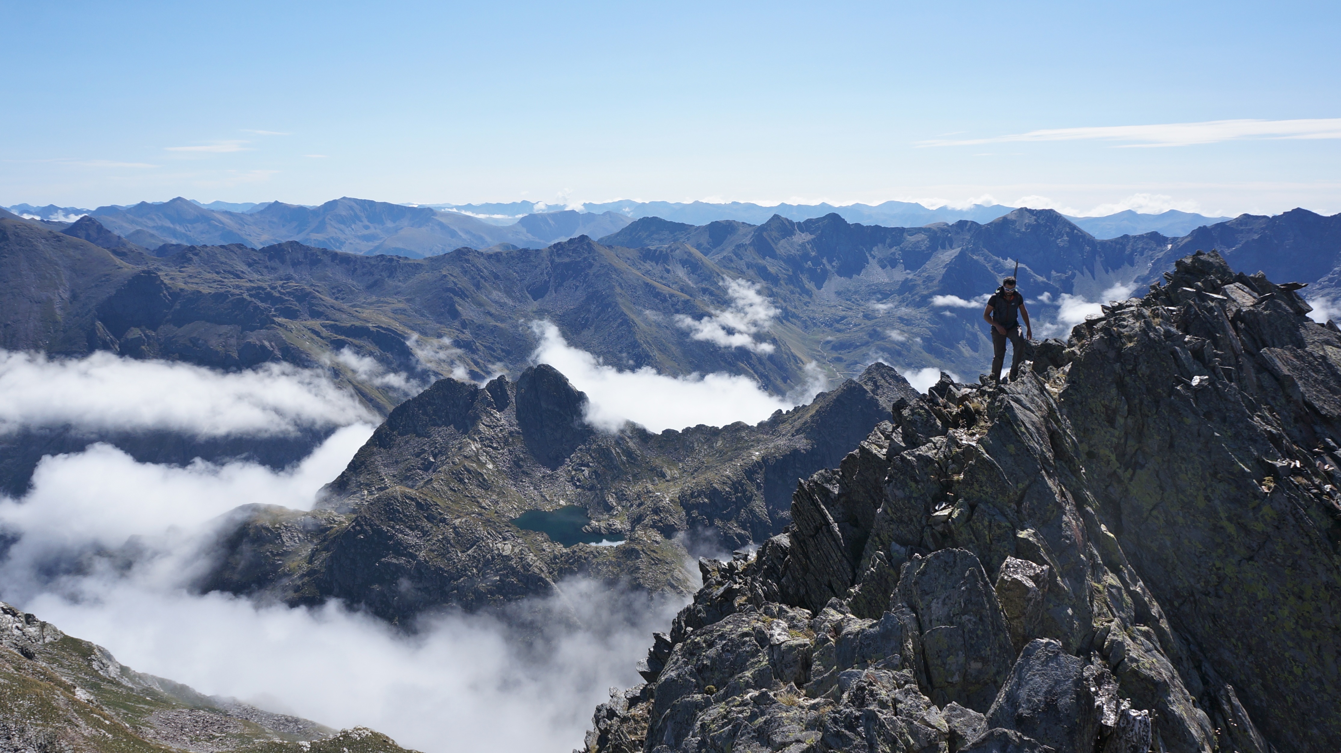 Pics de Canalbonne (2849 m – 2914 m) depuis le barrage de Soulcem