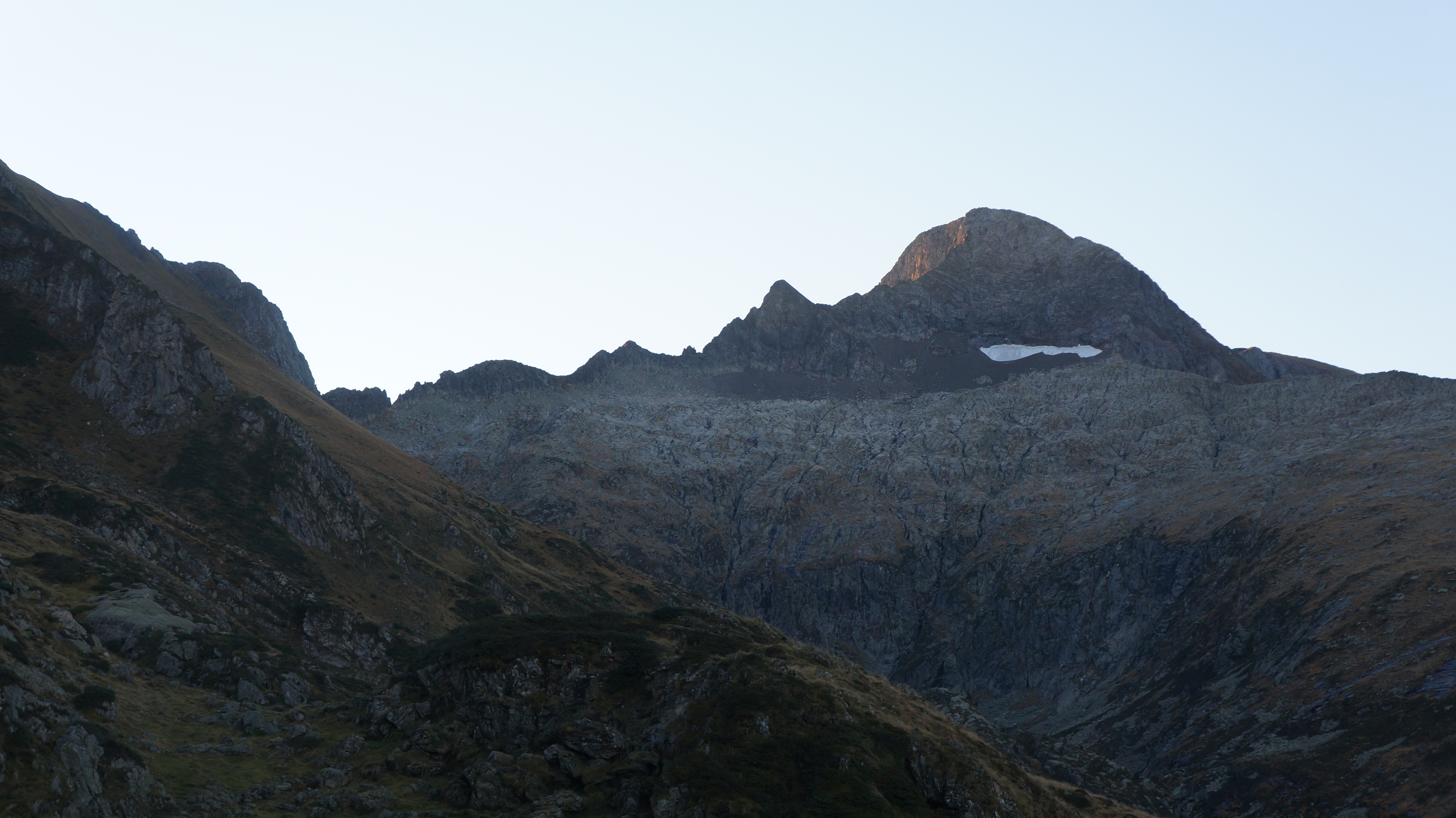 Mont Valier (2838 m) par l’arête des Antiques (AD-) depuis le pla de la Lau