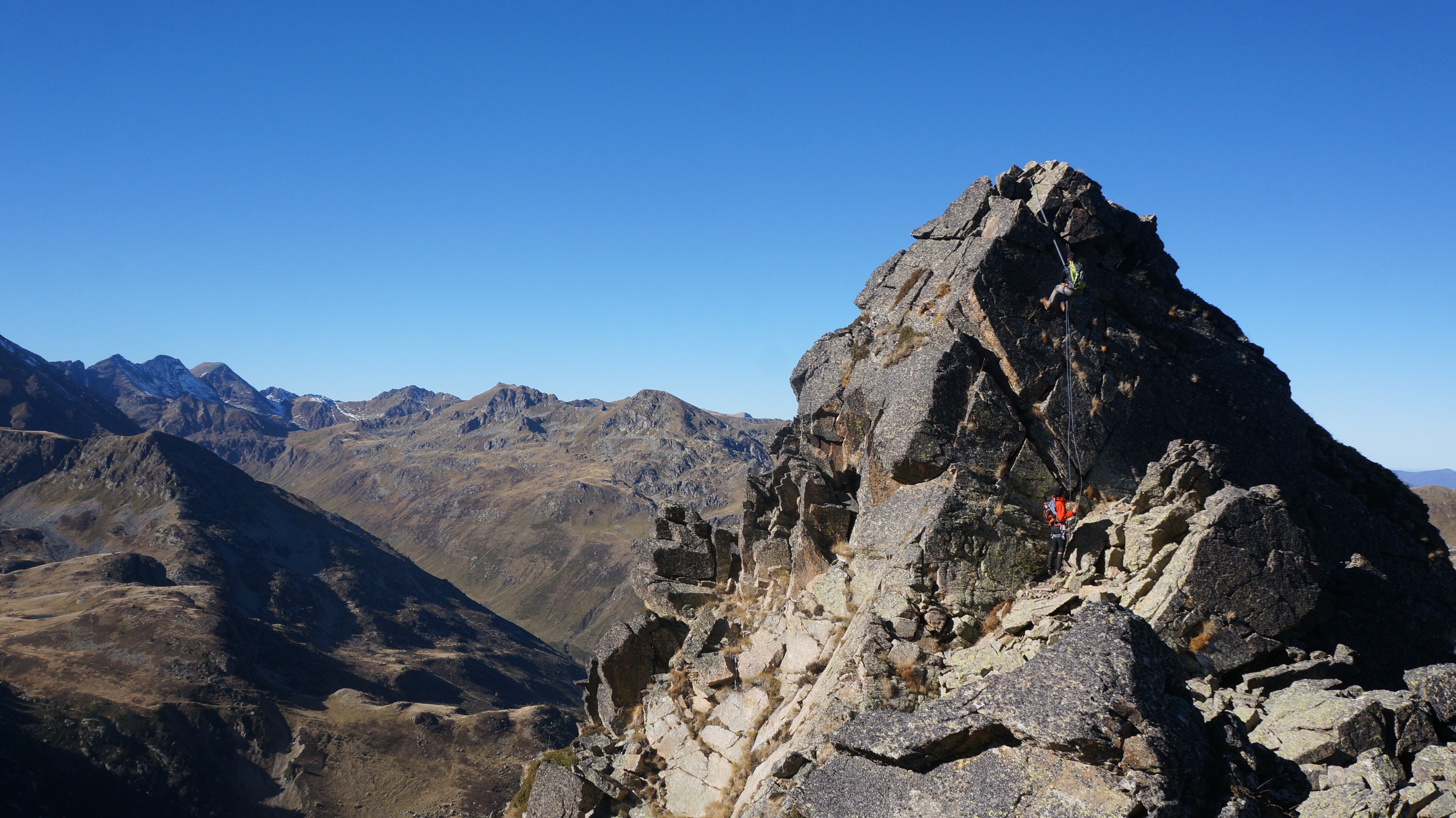 Arête Ouest (AD+) du Petit Rulhe (2620 m) depuis le pla de las Peyres