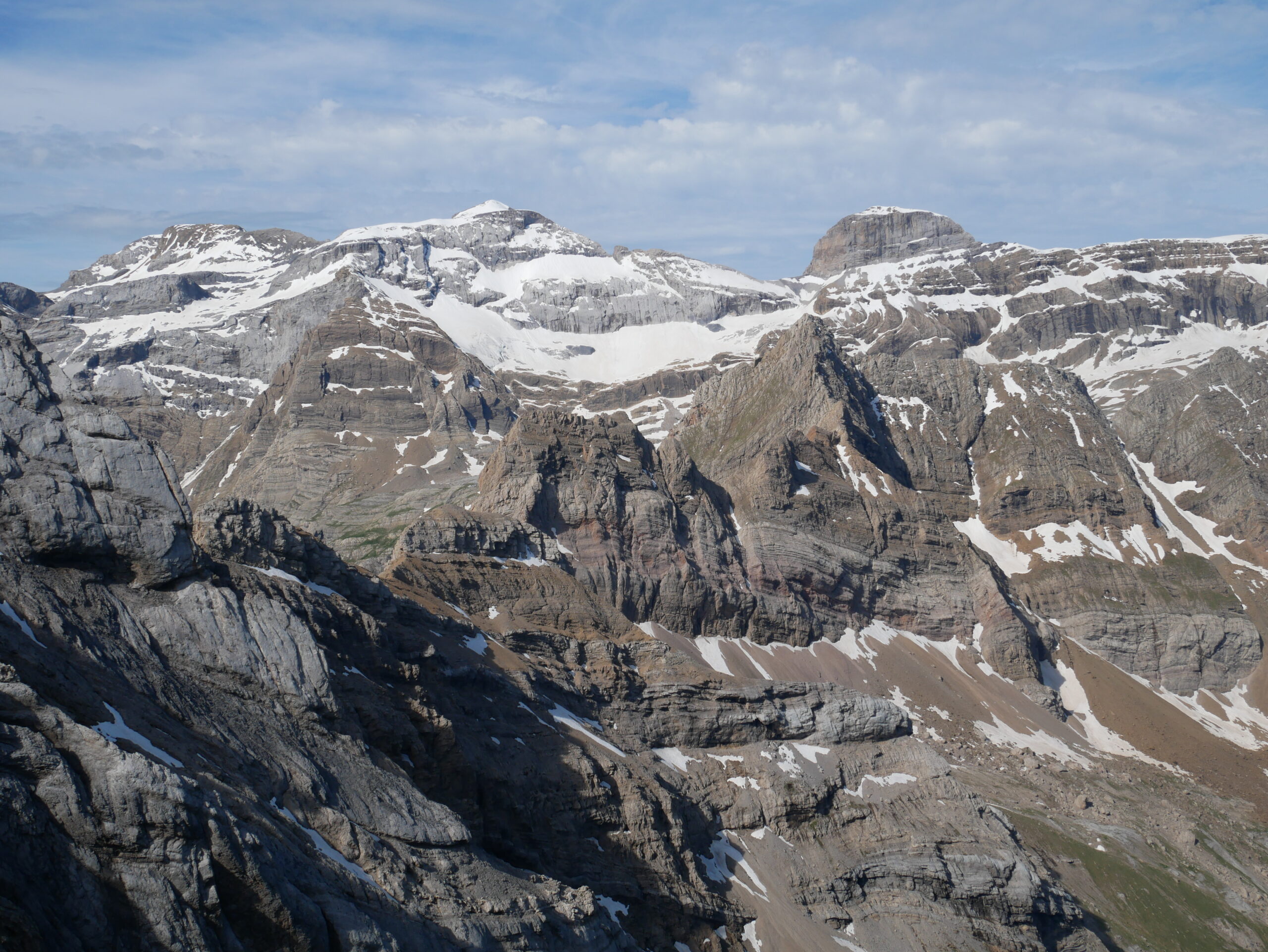 Pic de la Canau (2766 m) – Pic de la Hosse (2624 m) – Pic de Larrue (2597 m) depuis le lac des Gloriettes