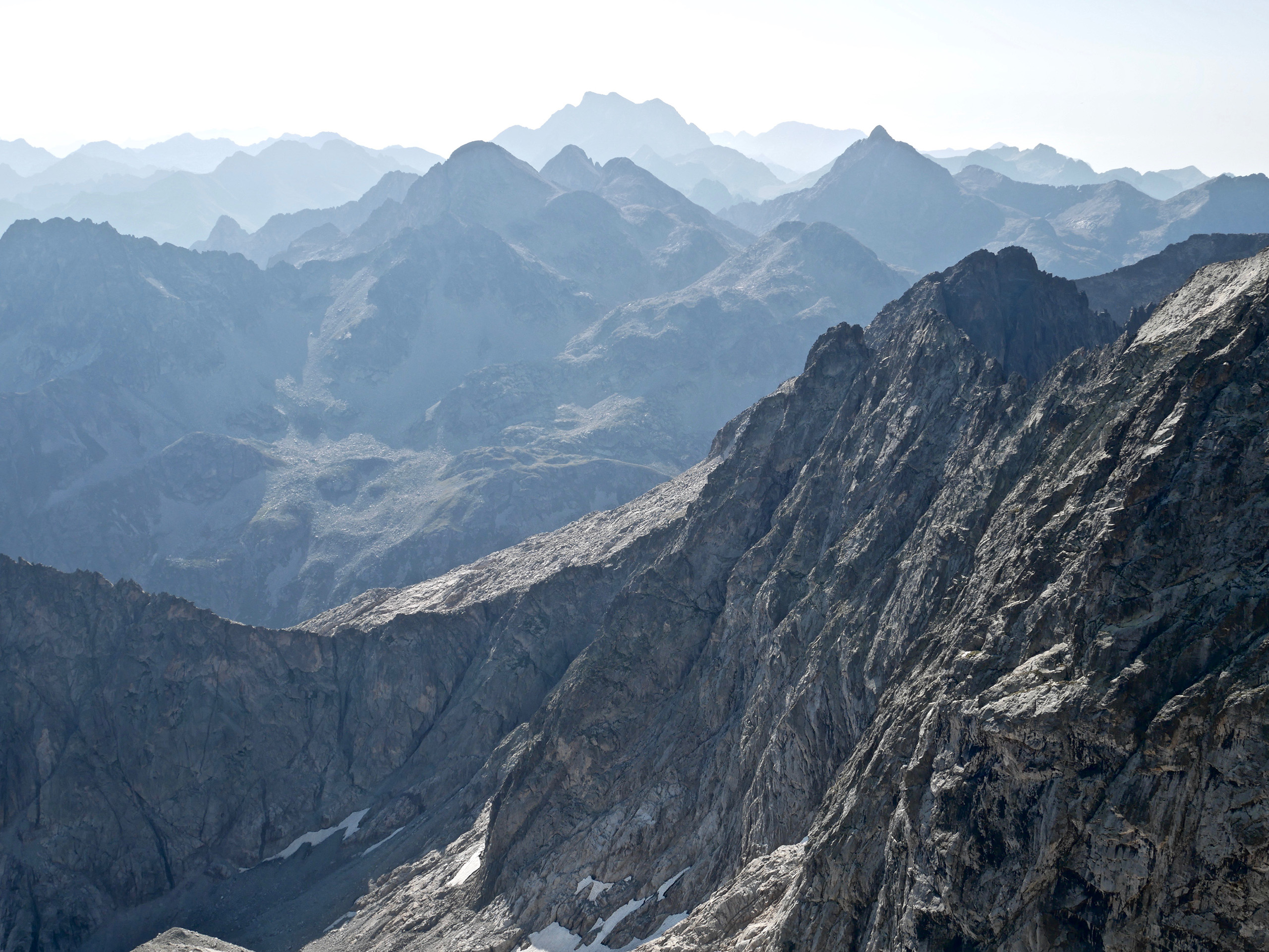 Pic Rouge (2661 m) – Sintesnères (2658m ) – Cap Peytier-Hossard (2995 m) depuis la centrale de Migouélou