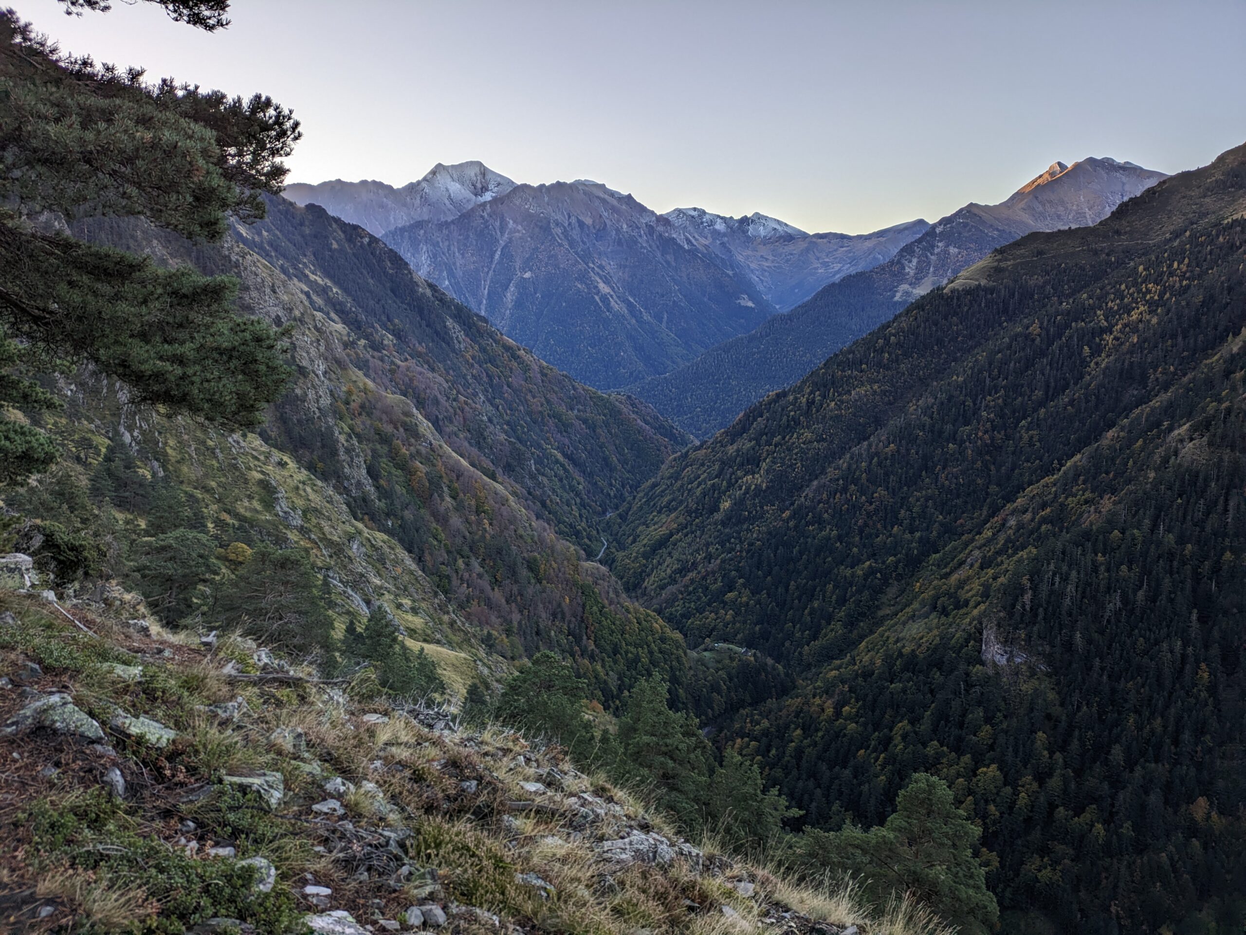 Pic d'Aret et route des lacs