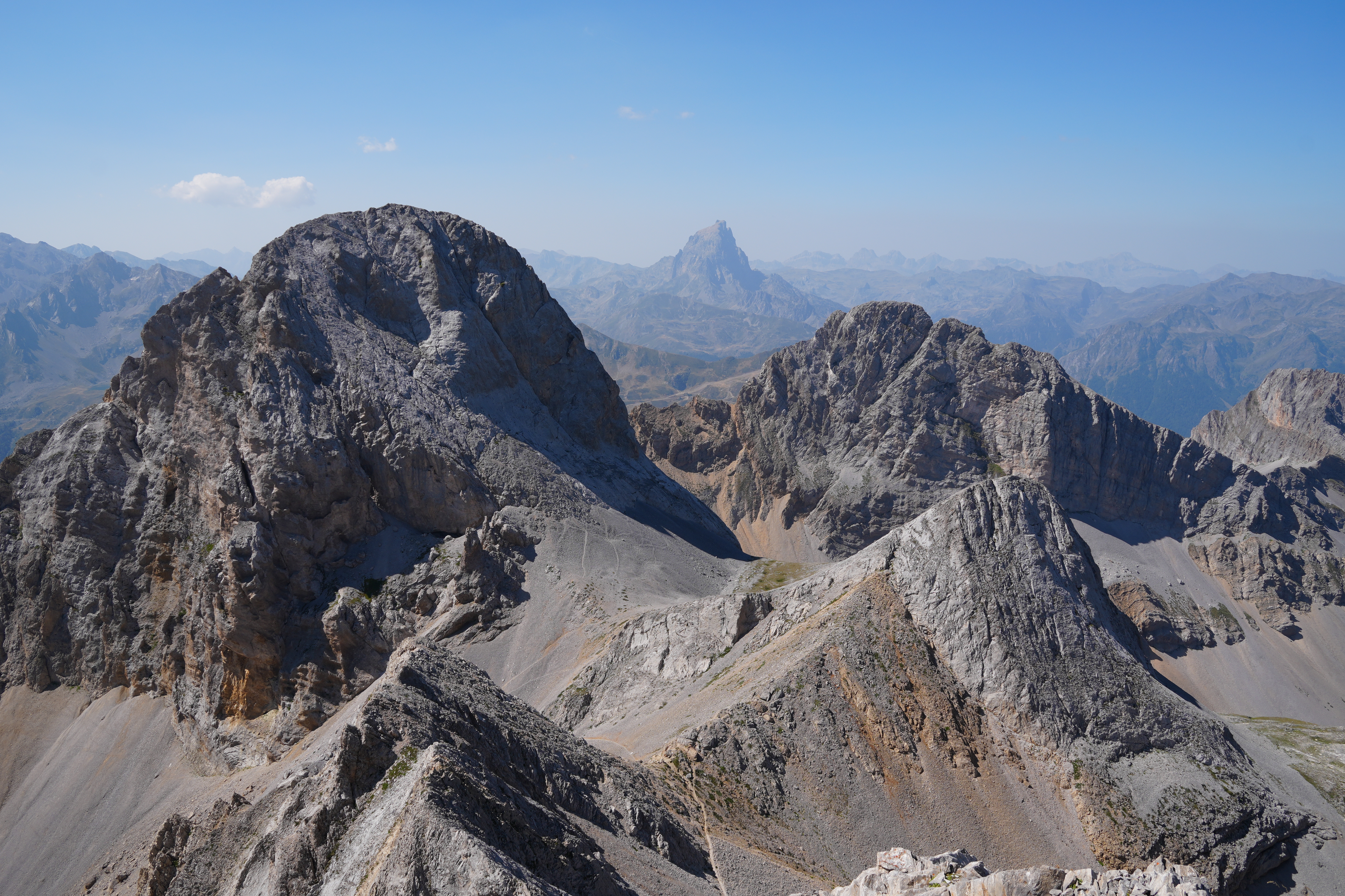 Pic d'Amoulat et la Pyramide au premier plan