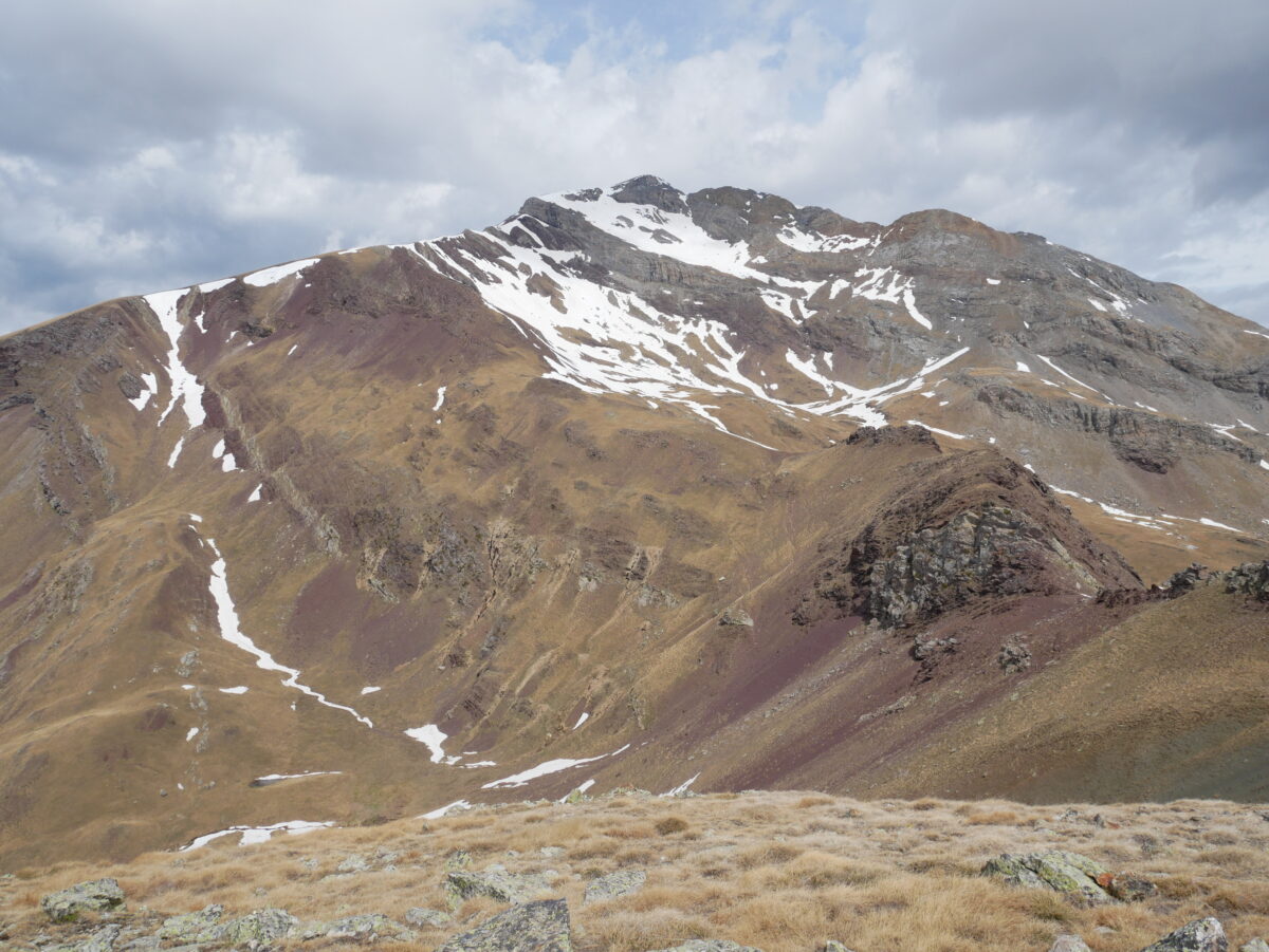 Punta Suelza avec la tozal del Misal à peine identifiable à droite
