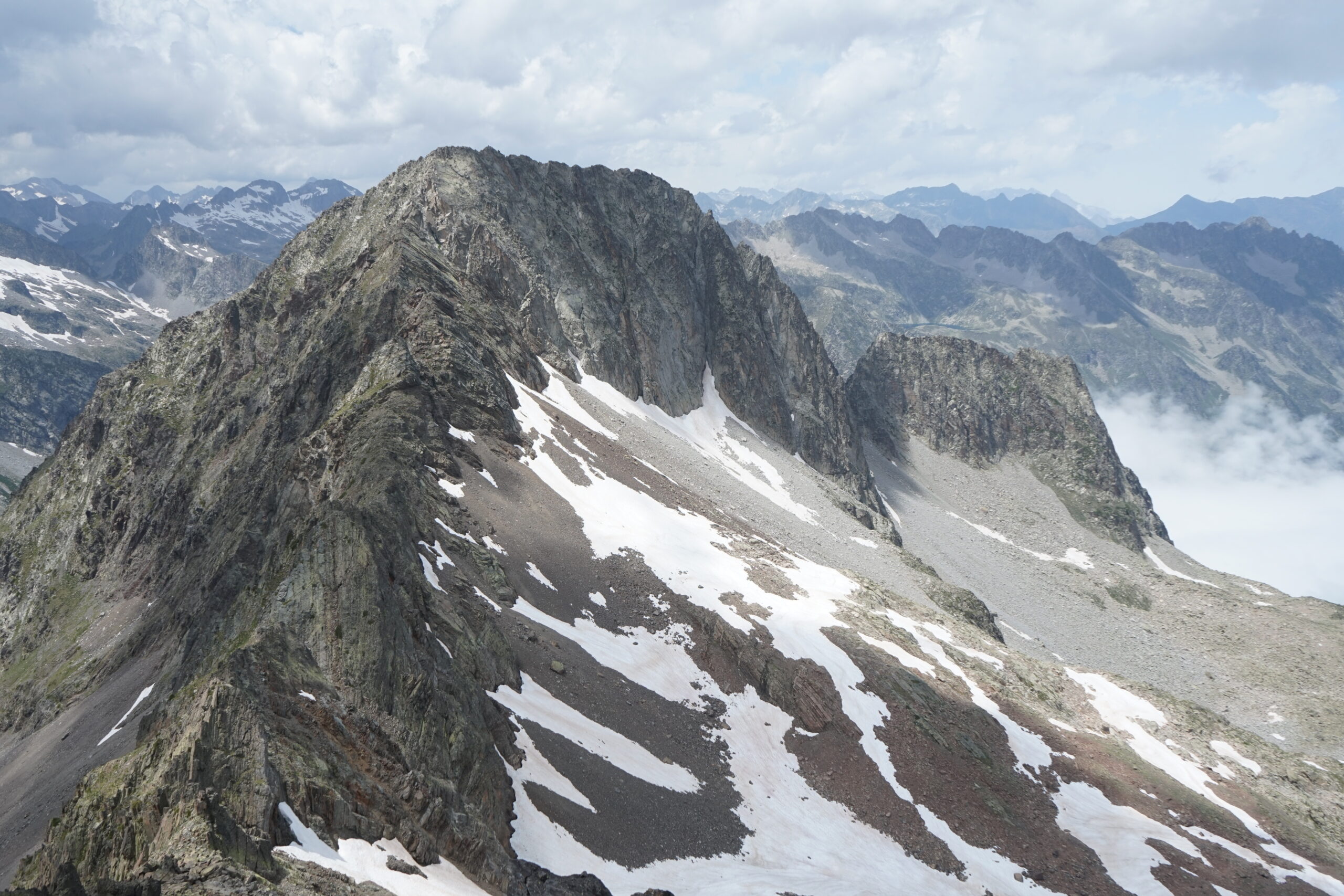Pic de Pébignau et tuc de Pébignau depuis le soum de Hount Hérède