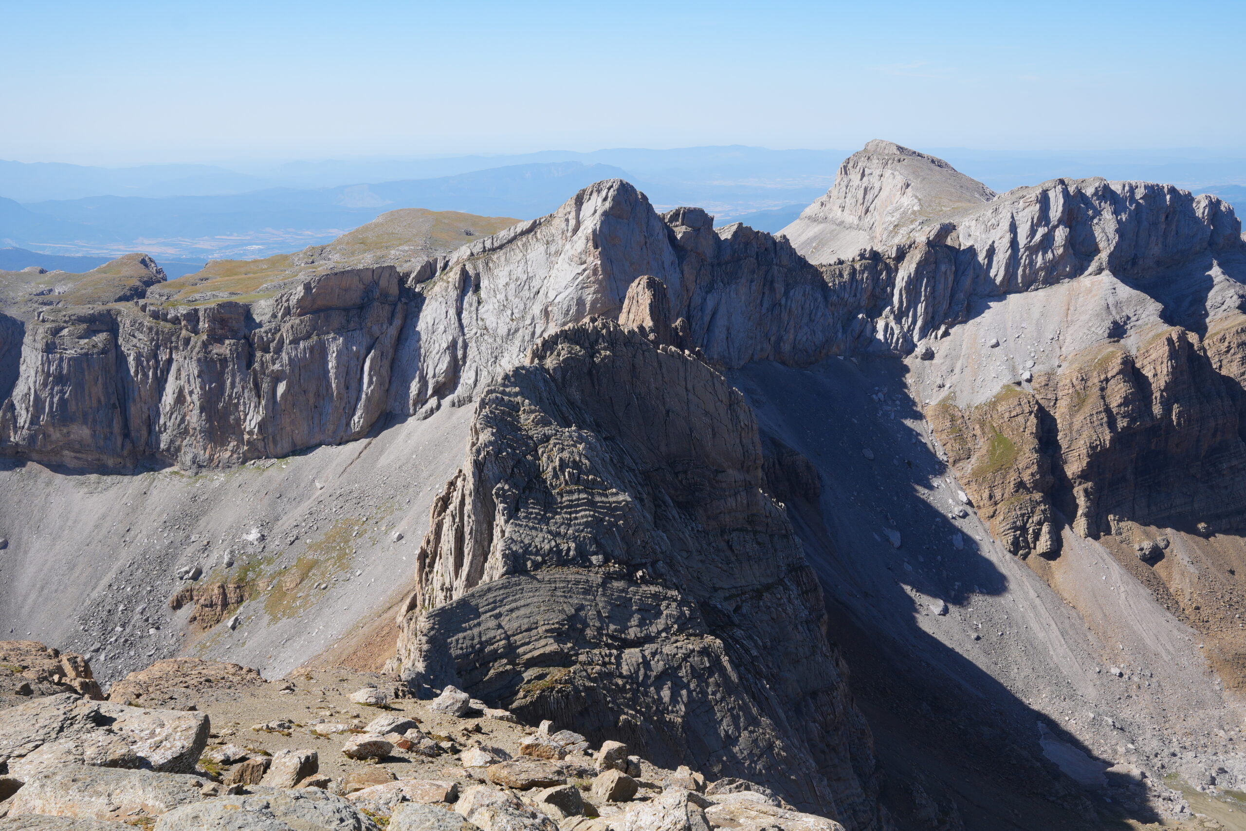 Punta de los Cuchillares, peña Nevera et Collaradeta depuis le pico Bucuesa