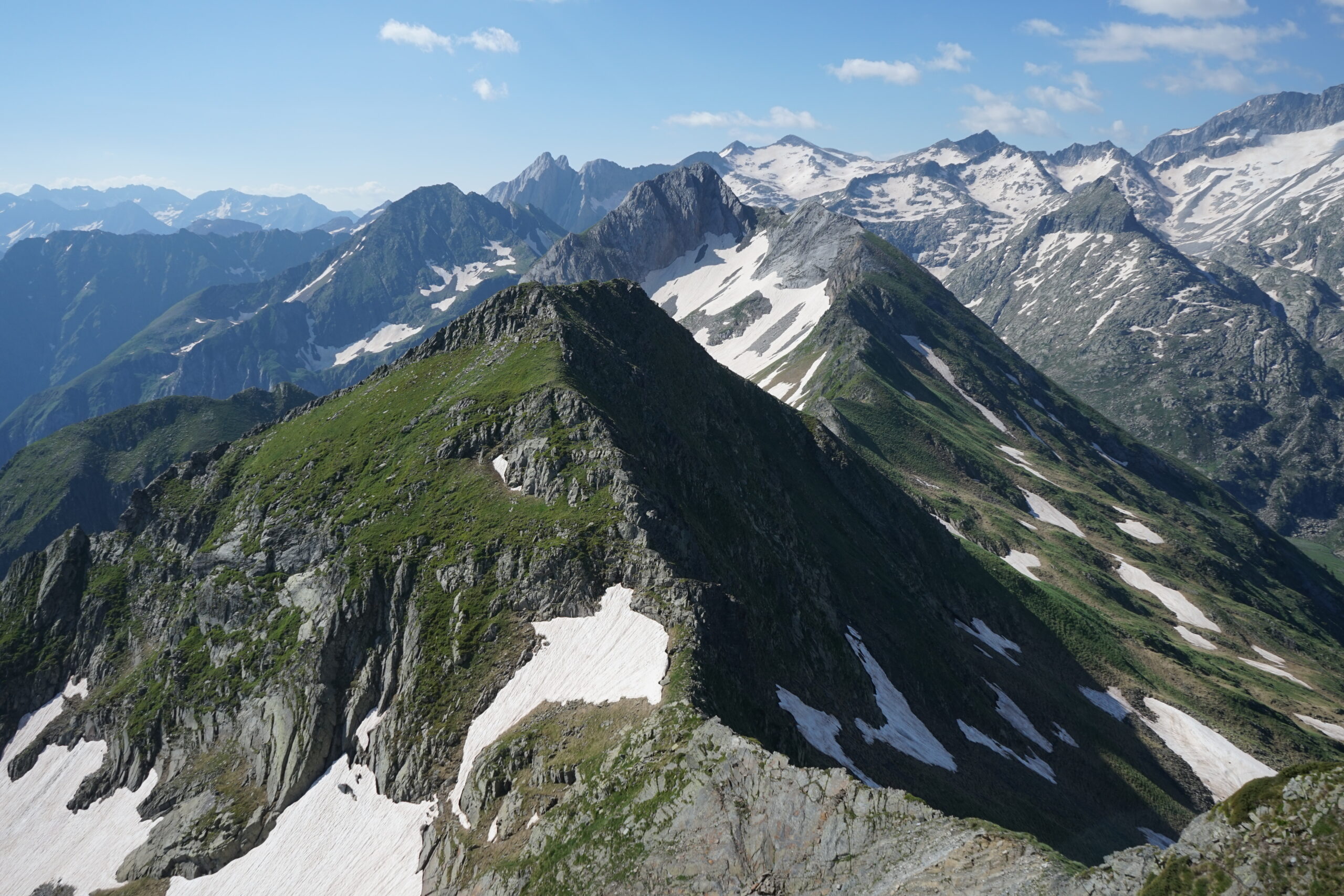 Vue sur la crête à parcourir depuis la tuca de Bargas