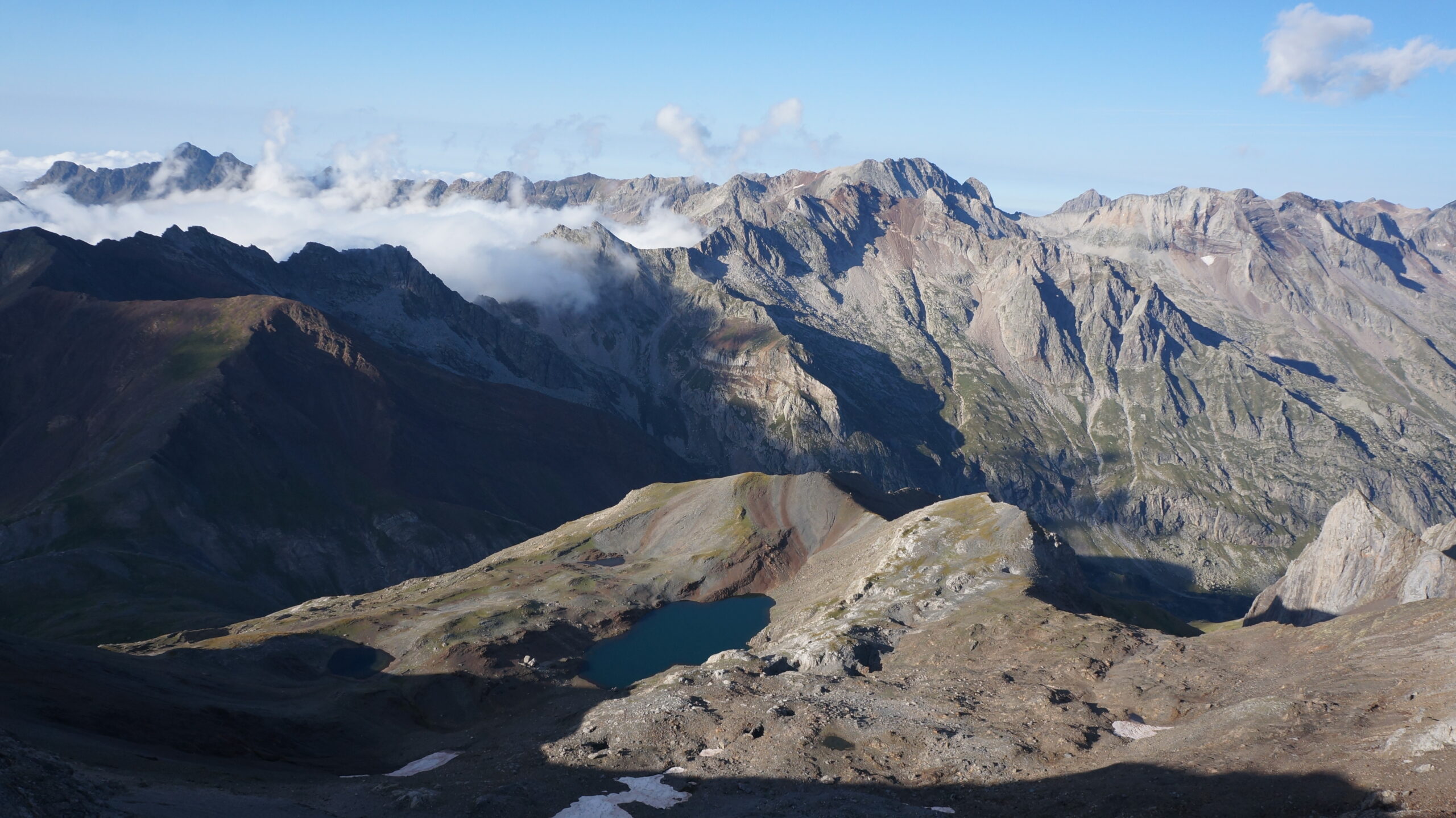 Descente vers les ibónes del Pico Royo