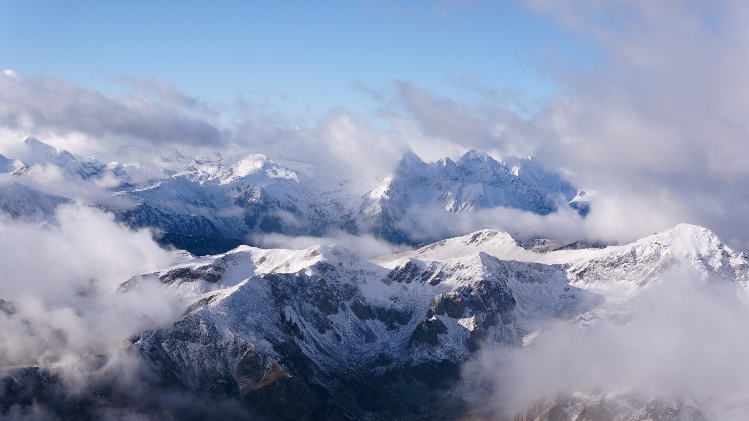 Sommets de la vallée d'Aure pendant une courte éclaircie