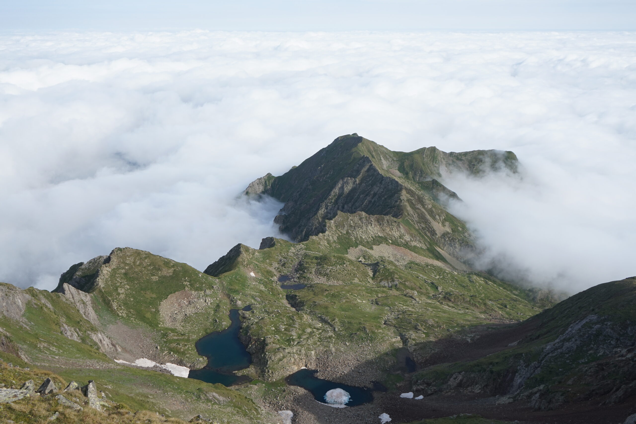 Étangs de la Montagnette et crête jusqu'au tuc du Pourtillou