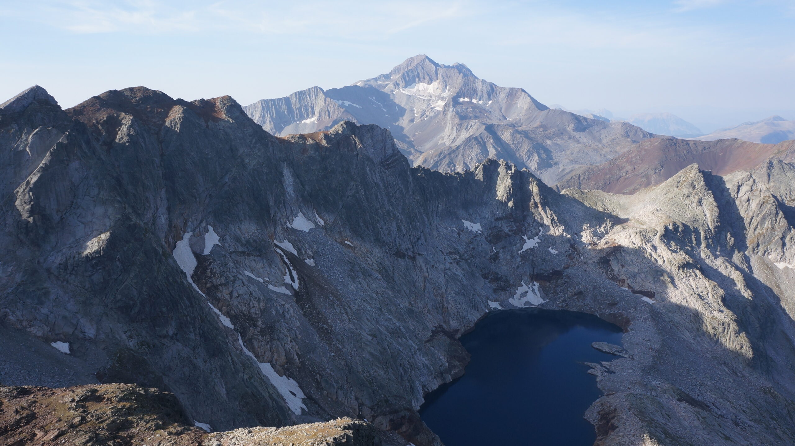 Lac de Clarabide avec les Posets au fond