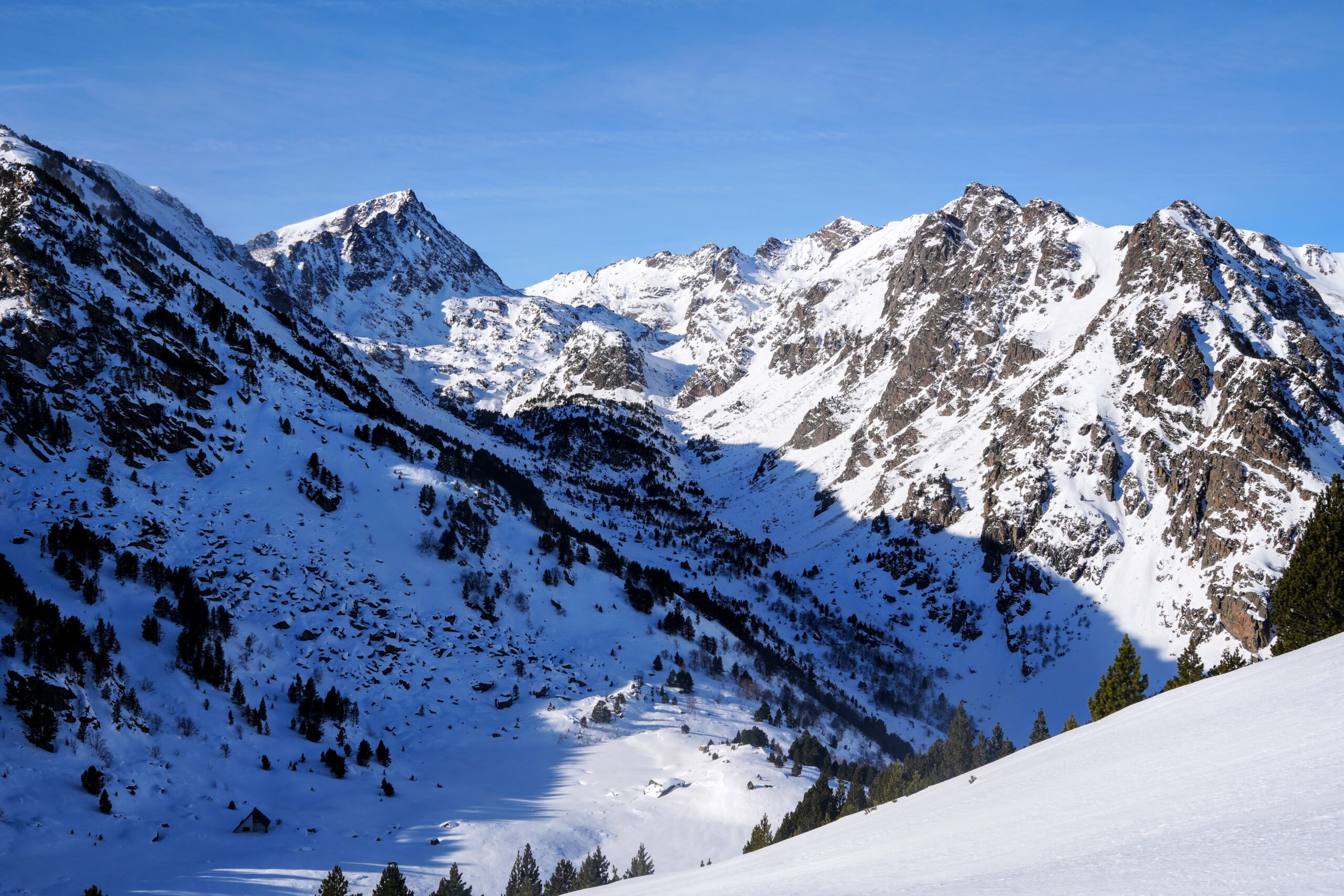 Cap de Place Roubert (2161 m) depuis la piste des Esquerres