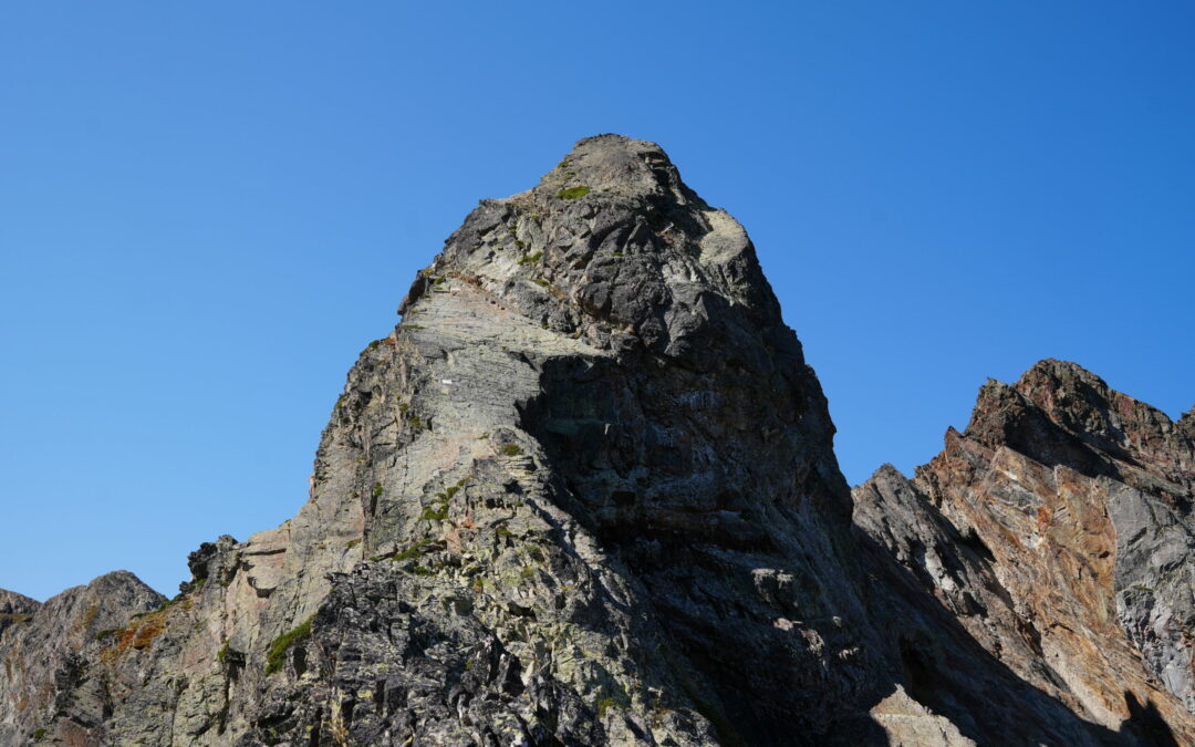 Pic des Loups (2655 m) – Pic Sarroa (2755 m) – Pic Estibère (2738 m) – Soum d’Arre (2624 m) depuis le lac du Tech