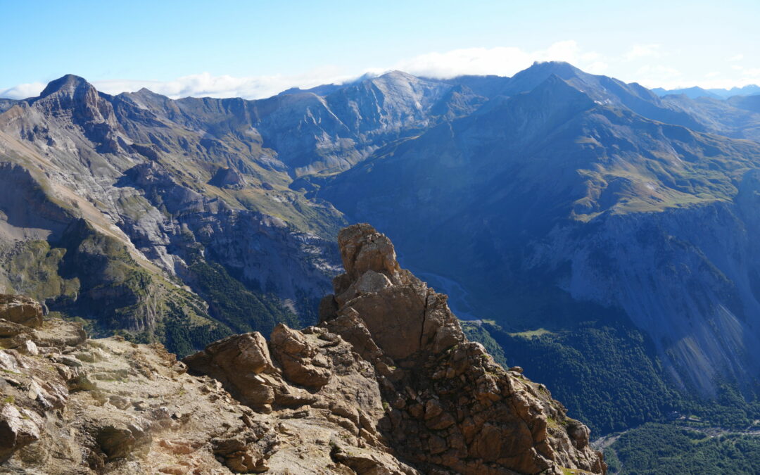 Epaule d’Esparets (3077 m) – Mont Perdu (3355 m) – Punta de las Escaleretas (3027 m) – Tozal del Fraile (2655 m) depuis le refuge de Pineta