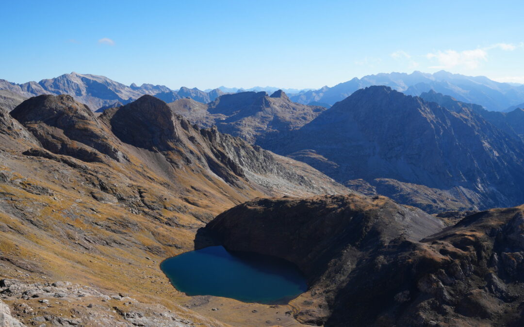 Diente Royo (2943 m) – Tuca Forau de la Neu (3076 m) – Tuca Alta de Llardana (2906 m) – Tuca Baja de Llardana (2898 m) depuis le parking d’Espigantosa