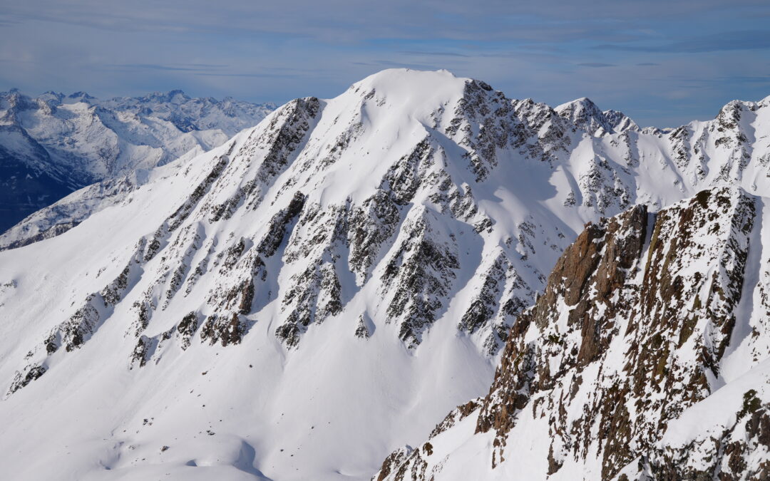 Pic Costallat (2502 m) par les cols de Sencours et du Tourmalet depuis la Mongie